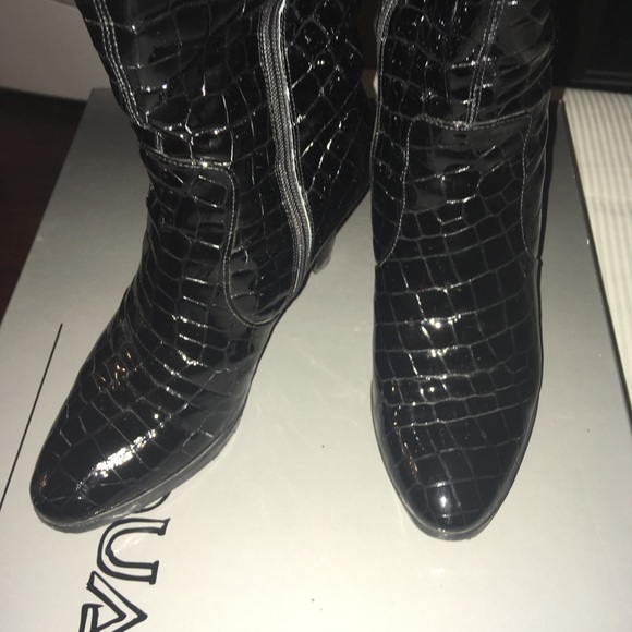 Aquatalia Black Snake print leather heeled boots - Picture 5 of 7